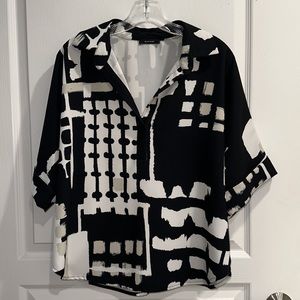 Natori black and white short sleeve top